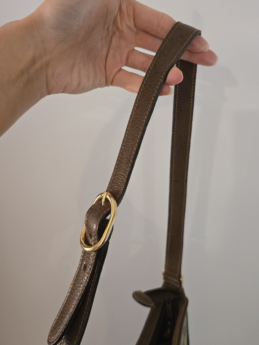 Vintage Gucci Beige GG Canvas Shoulder Bag with Brown Trim and Red/Green Web - Picture 5 of 9